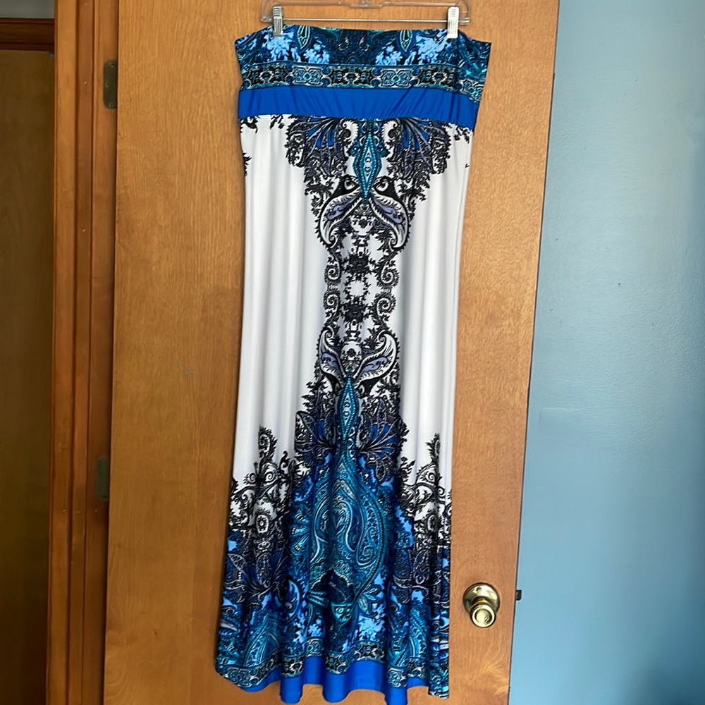 Maxi skirt in beautiful blues,size large